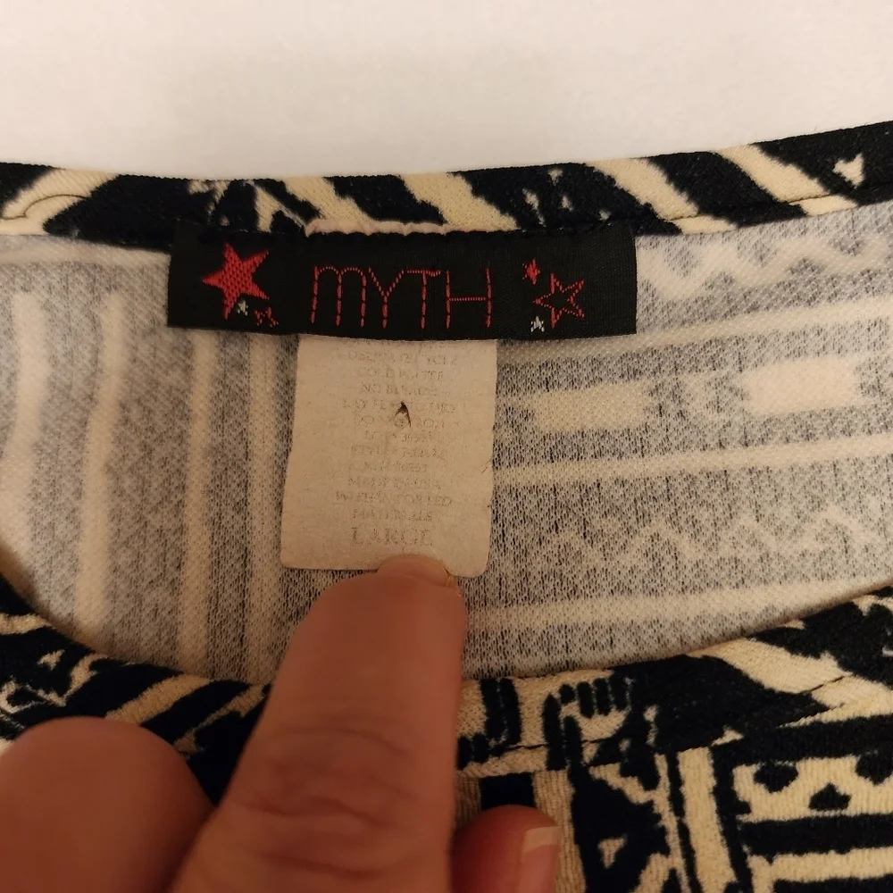 Black and White Abstract Print Dress - Picture 10 of 12